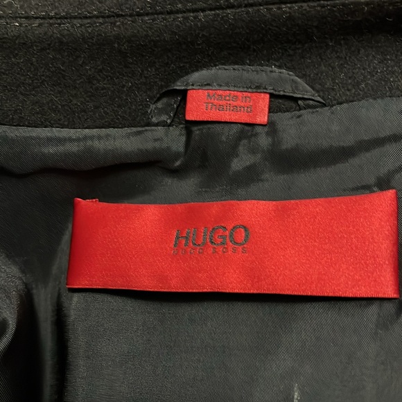 6 button D/B Hugo by Hugo Boss. 32” car coat size 40. Has red stitch detailing - Picture 2 of 14
